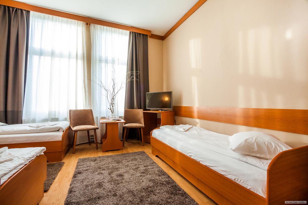 Szilagyi Hotel&Restaurant Gheorgheni  Buitenkant foto