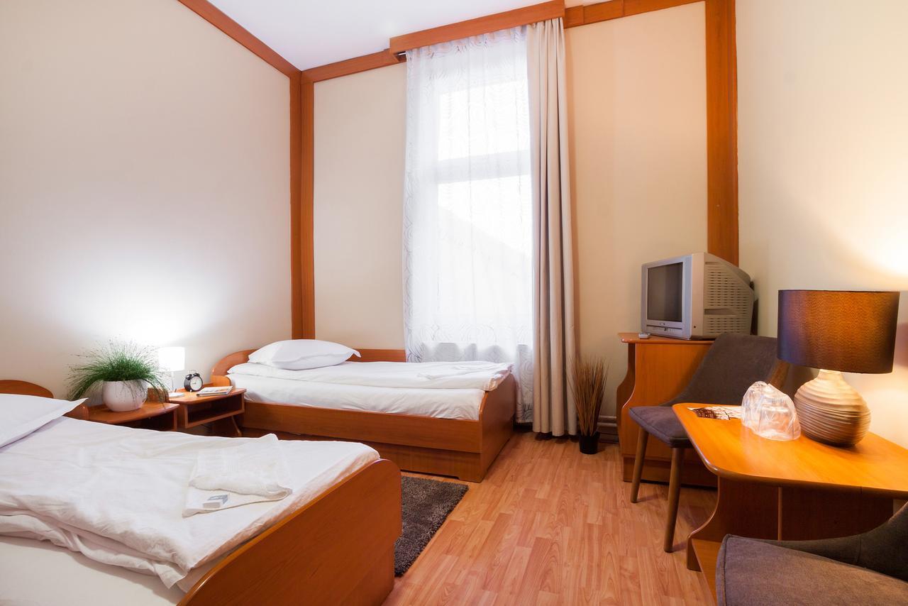 Szilagyi Hotel&Restaurant Gheorgheni  Buitenkant foto